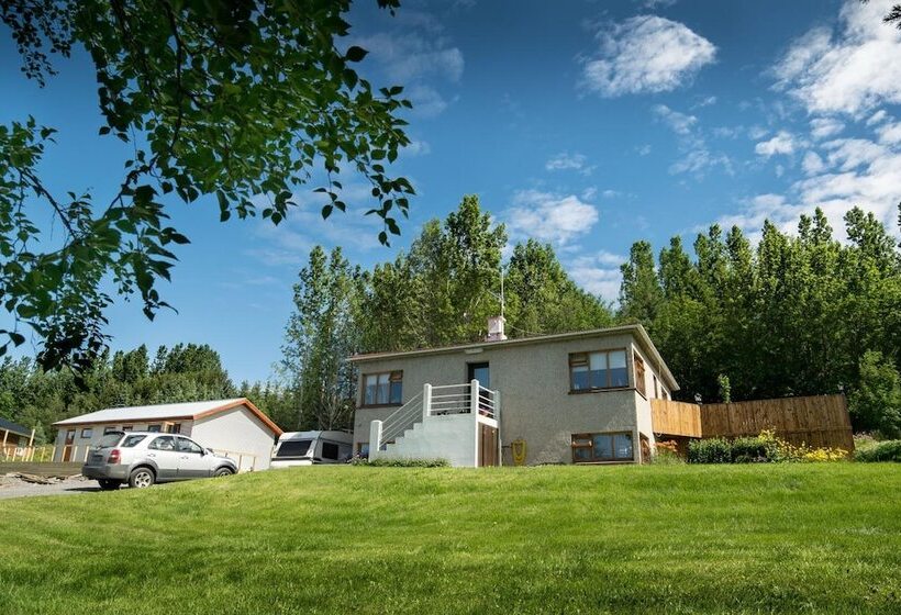 تختخواب و صبحانه Guesthouse Hvitafell