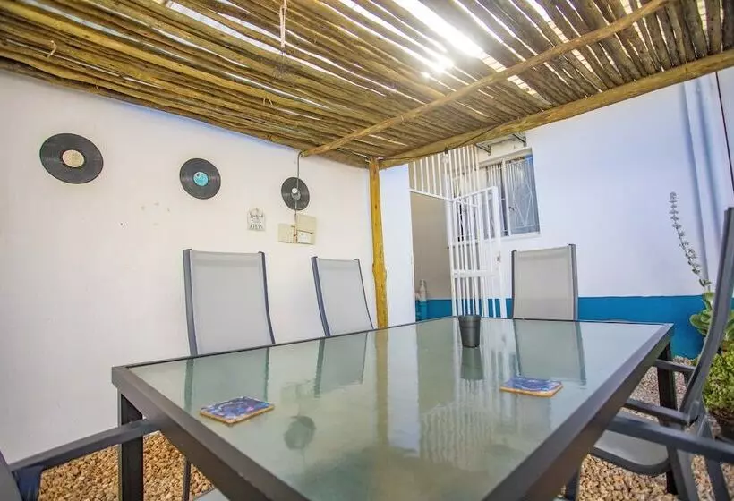 تختخواب و صبحانه Kate S Nest Guesthouse & Backpackers