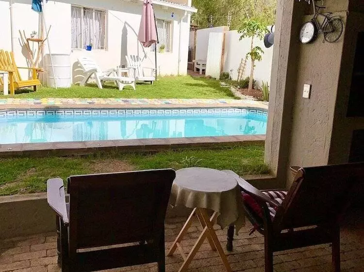 تختخواب و صبحانه Kate S Nest Guesthouse & Backpackers