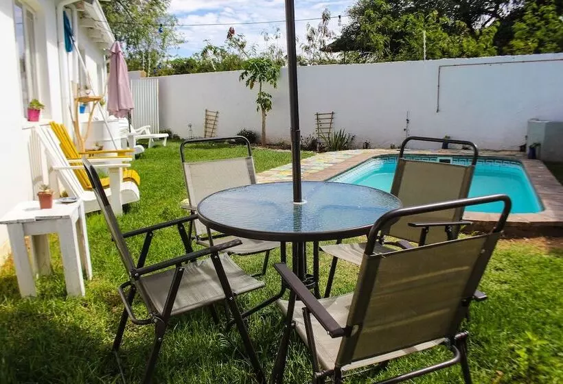 تختخواب و صبحانه Kate S Nest Guesthouse & Backpackers