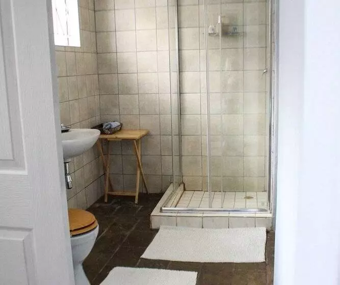 تختخواب و صبحانه Kate S Nest Guesthouse & Backpackers