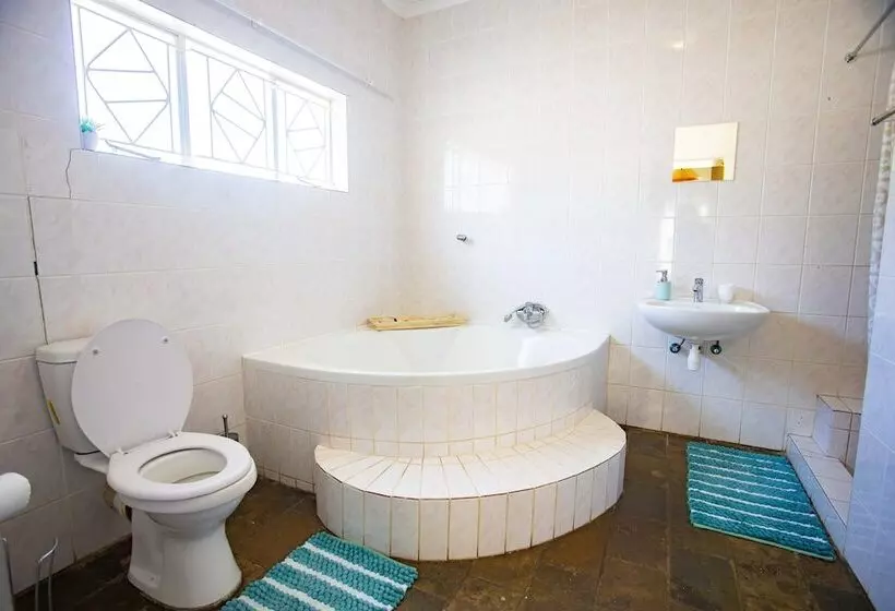 تختخواب و صبحانه Kate S Nest Guesthouse & Backpackers