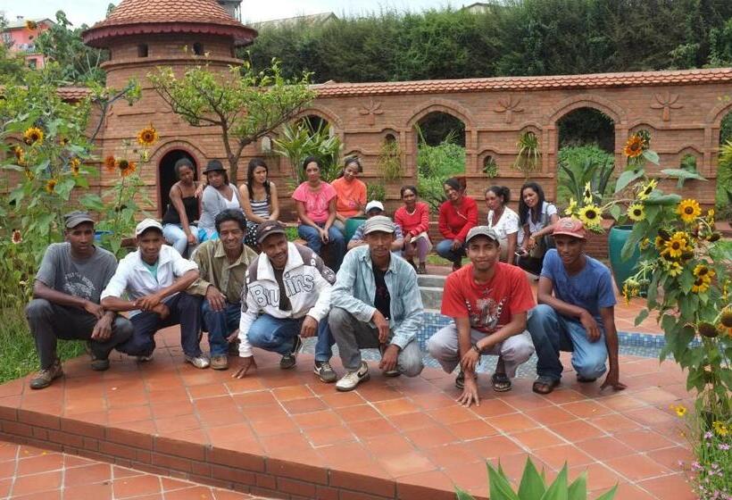 هتل Eco Lodge Les Chambres Du Voyageur