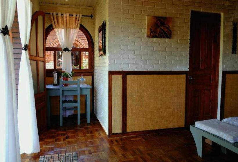 هتل Eco Lodge Les Chambres Du Voyageur