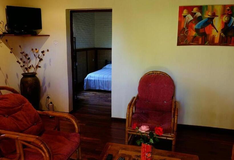 هتل Eco Lodge Les Chambres Du Voyageur