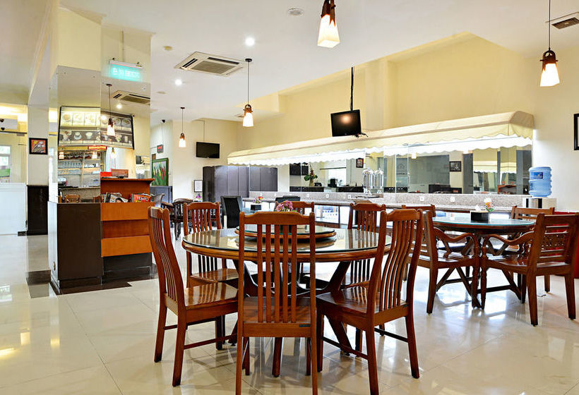 בית מלון כפרי Zen Rooms Benhil Tondano