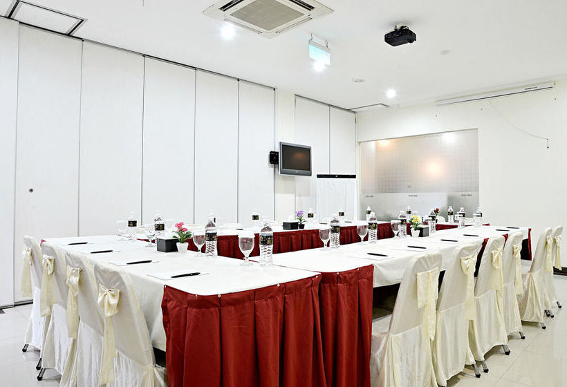 בית מלון כפרי Zen Rooms Benhil Tondano