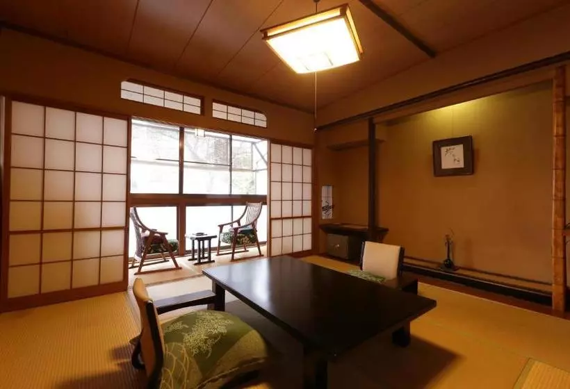 旅館 Hanakanzashi