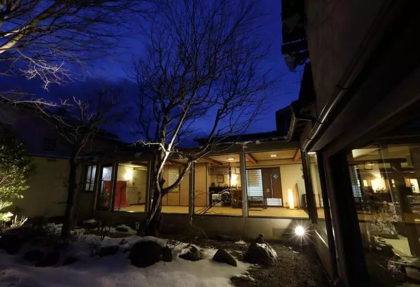 旅館 Hanakanzashi