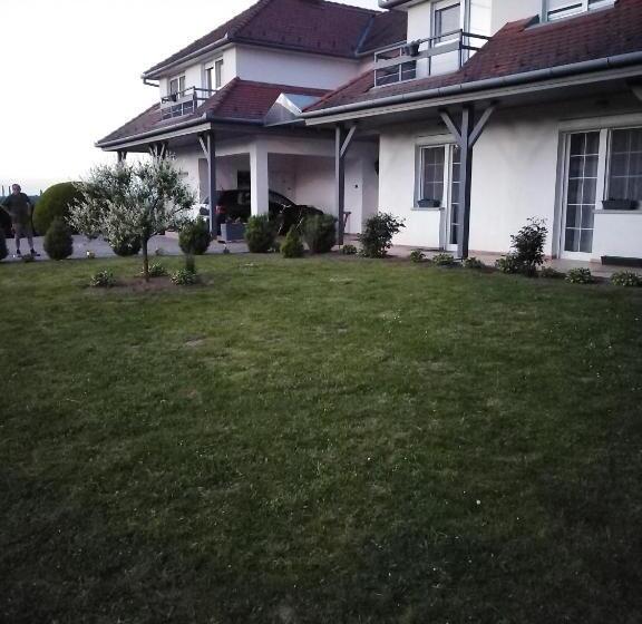 مبيت وإفطار Coraline Vendégház