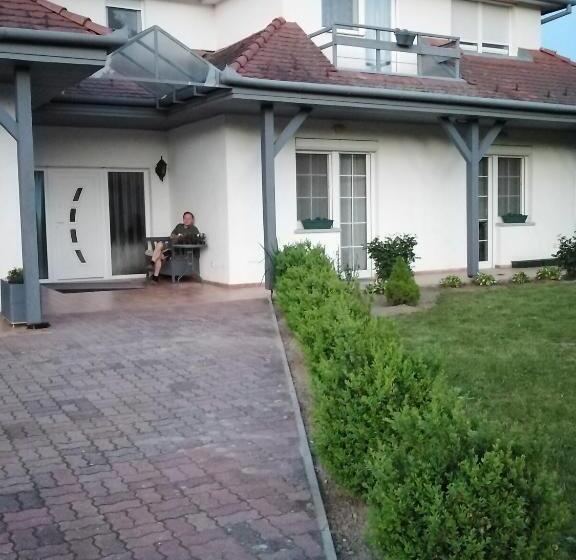 مبيت وإفطار Coraline Vendégház