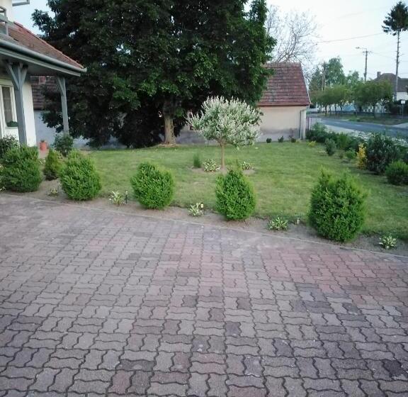 مبيت وإفطار Coraline Vendégház