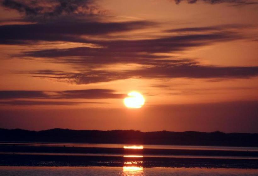 تختخواب و صبحانه Jaydees B And B