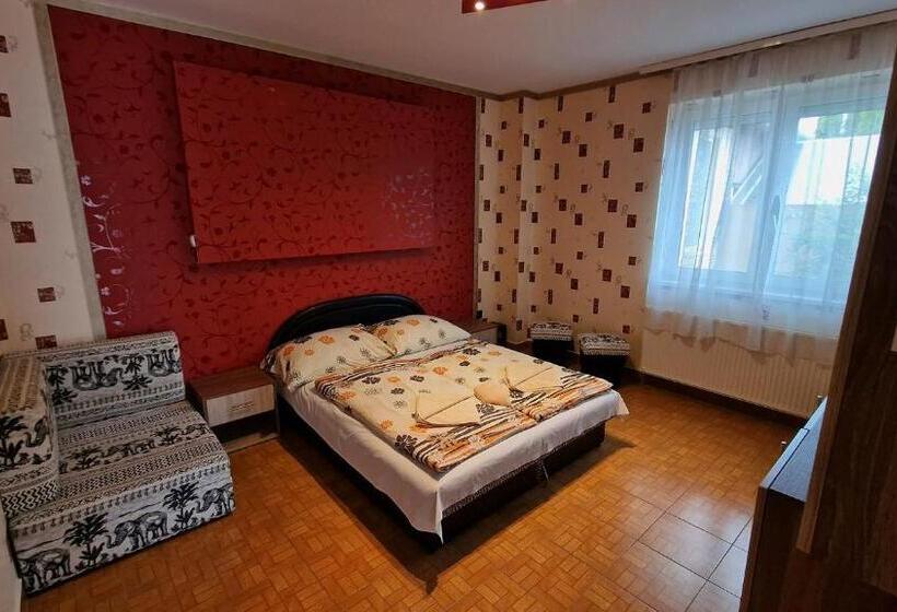 Bed and Breakfast Napsugár Apartmanház