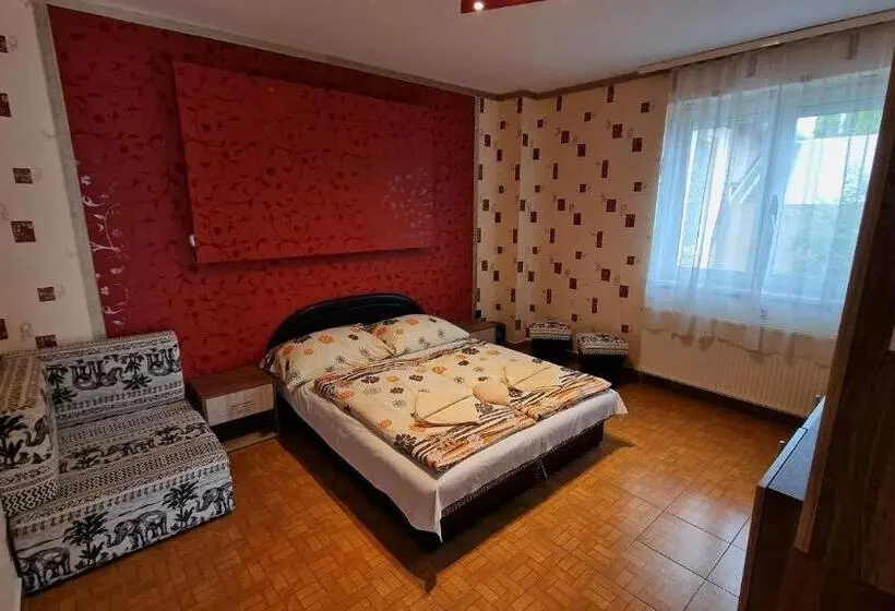تختخواب و صبحانه Napsugár Apartmanház