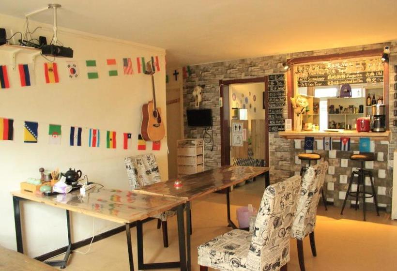 First Met Backpackers Hostel