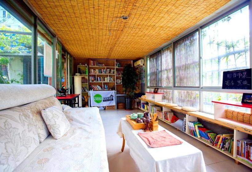 First Met Backpackers Hostel