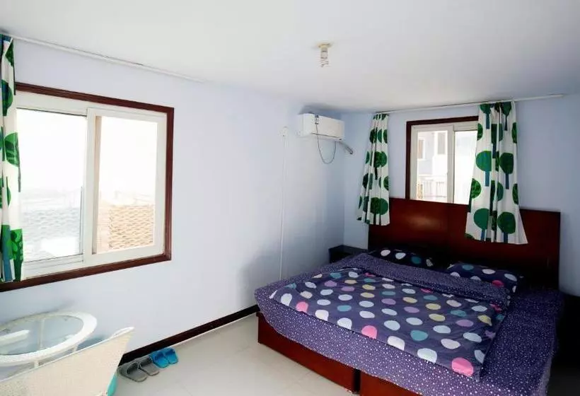 First Met Backpackers Hostel