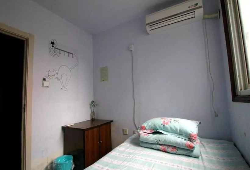 First Met Backpackers Hostel