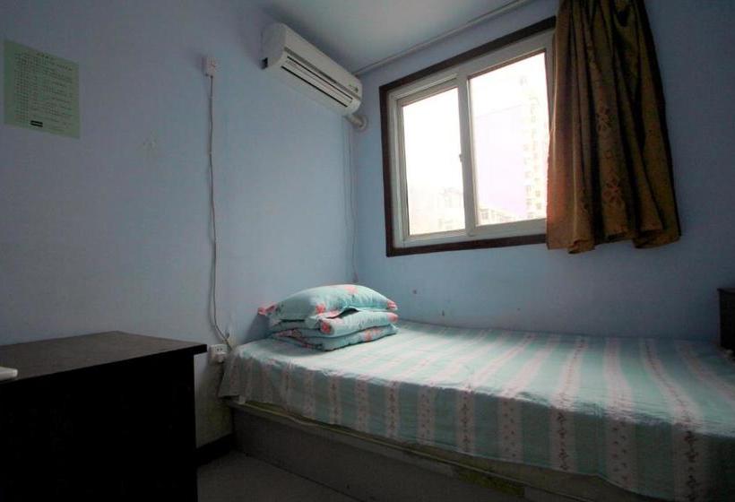 First Met Backpackers Hostel