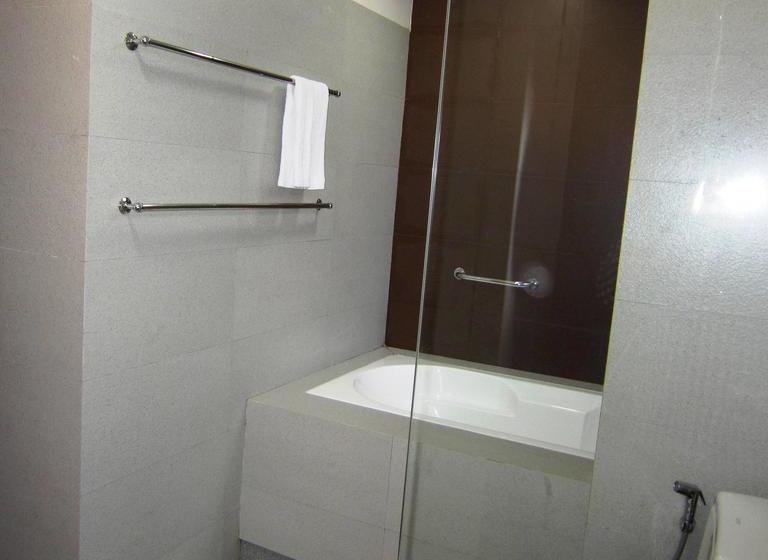 هتل Eain Taw Phyu