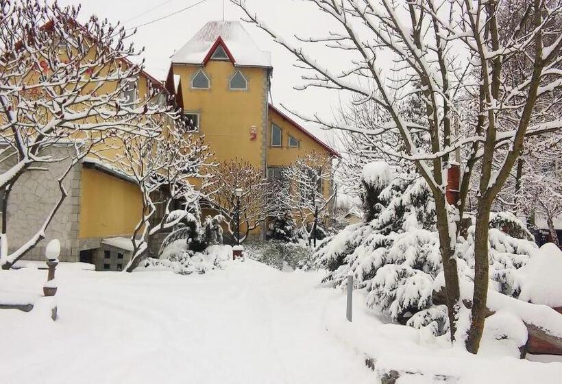 בית מלון כפרי Zabava Guest House