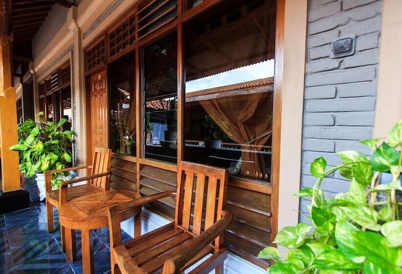 הוסטל Rabasta Kuta Beach Inn