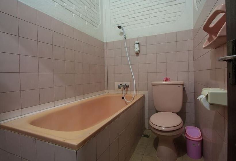 הוסטל Rabasta Kuta Beach Inn