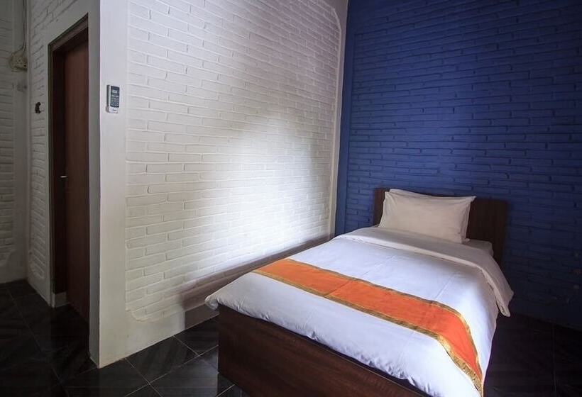 הוסטל Rabasta Kuta Beach Inn