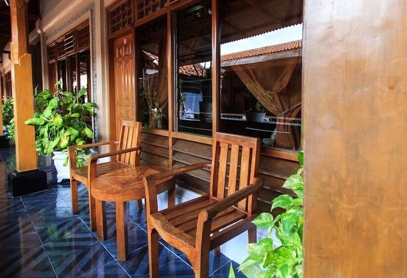 הוסטל Rabasta Kuta Beach Inn