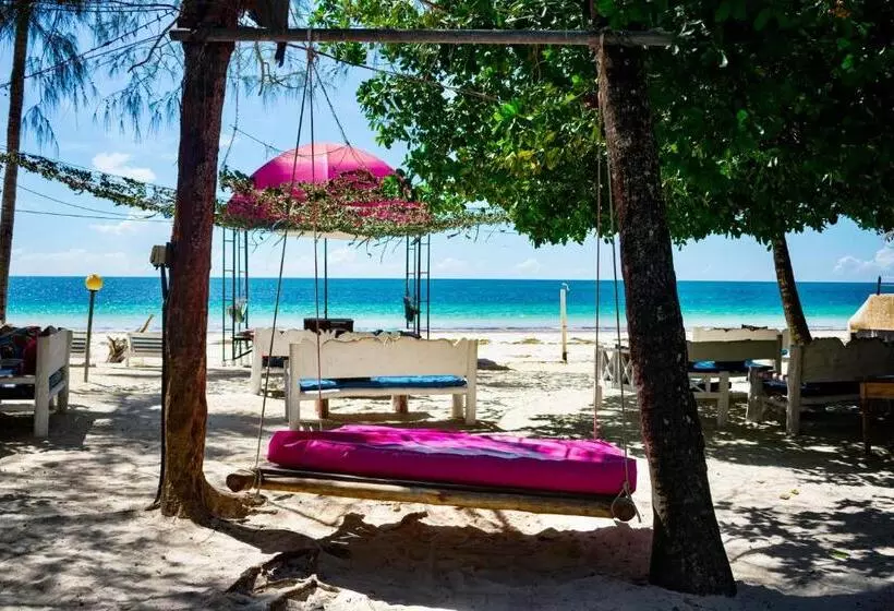 تختخواب و صبحانه Soul Breeze Beach Resort
