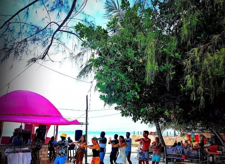 تختخواب و صبحانه Soul Breeze Beach Resort