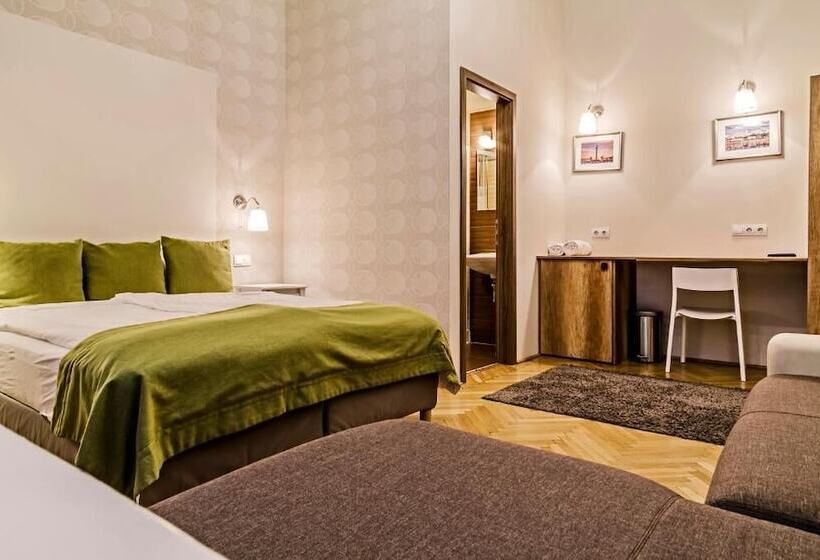 مبيت وإفطار The Cream