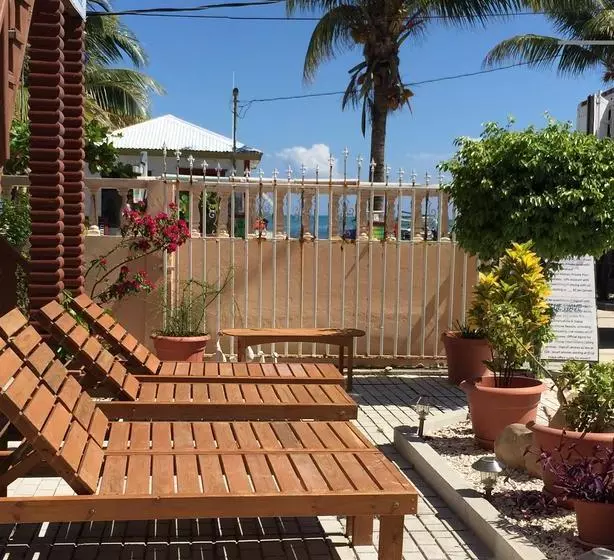 هتل Blue Wave Guest House