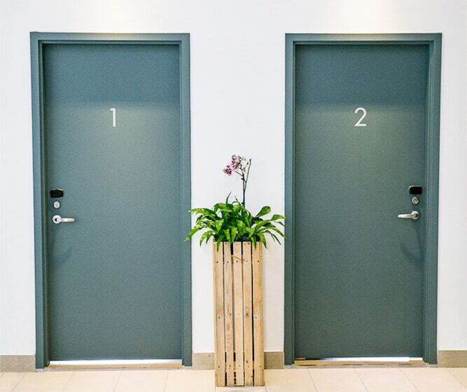 هتل Commodore Suites