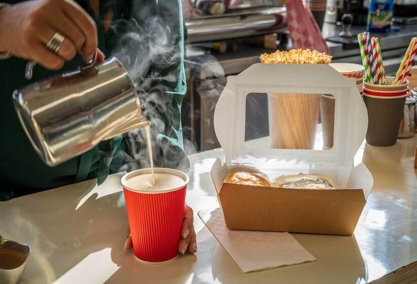 هتل Commodore Suites