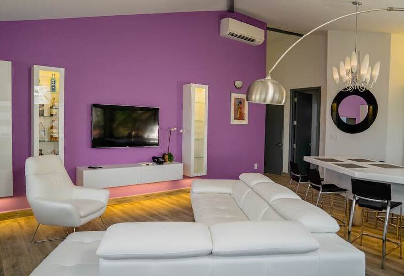 هتل Commodore Suites