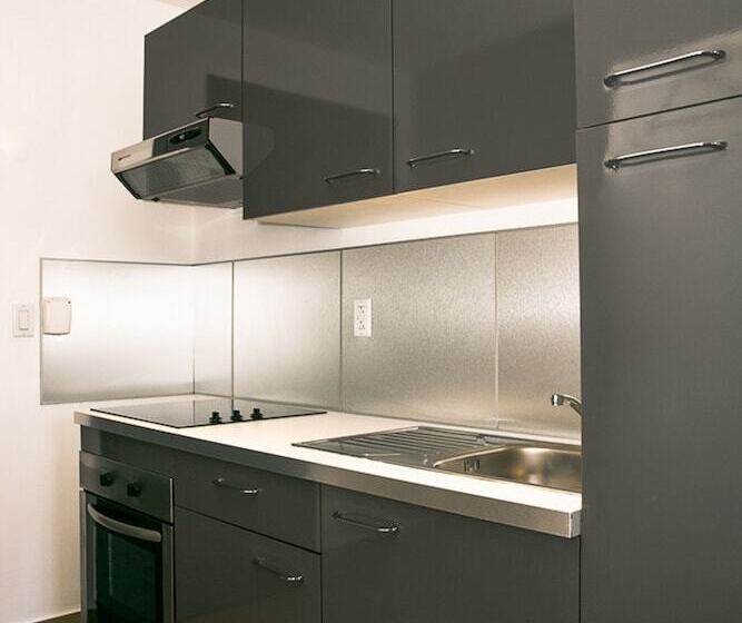 هتل Commodore Suites