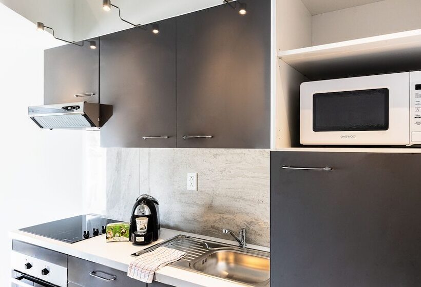 هتل Commodore Suites