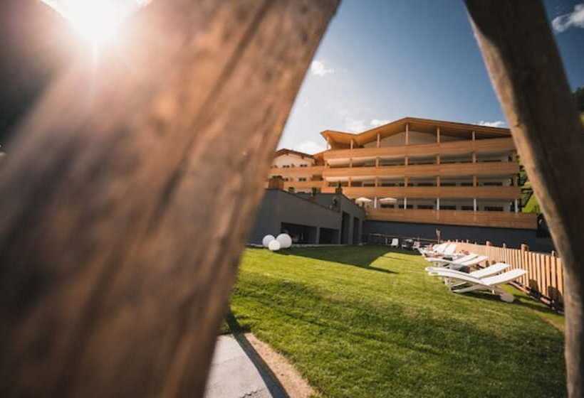 Aktiv & Familienhotel Adlernest