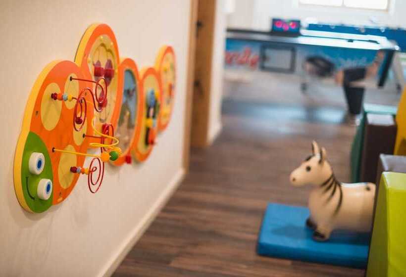 Aktiv & Familienhotel Adlernest