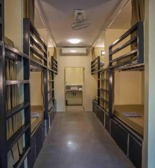 هاستل Nest Beach Club