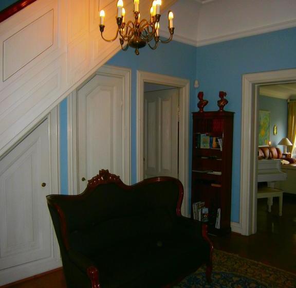 Casa Corner Bed & Breakfast