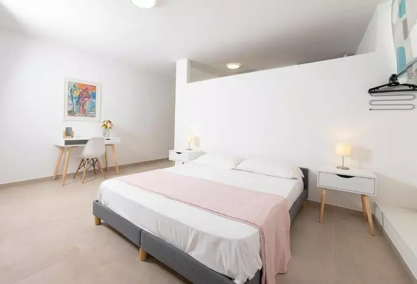 Gioia 13 Rooms & Apartments
