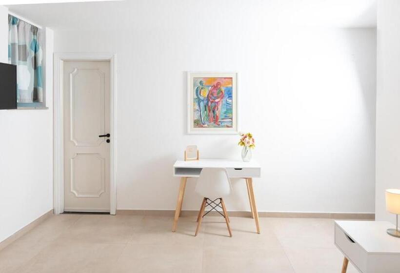 Gioia 13 Rooms & Apartments