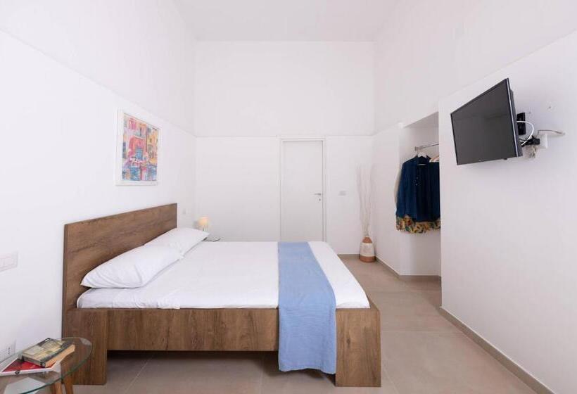 Gioia 13 Rooms & Apartments