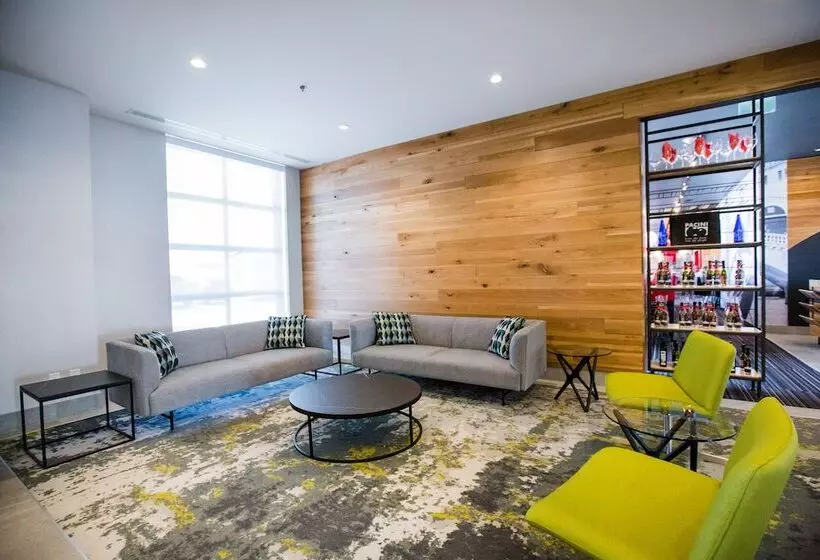 Holiday Inn Hotel & Suites Calgary South Conference Ctr, An Ihg