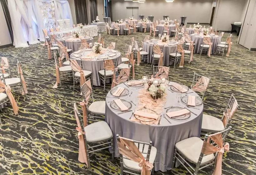 Holiday Inn Hotel & Suites Calgary South Conference Ctr, An Ihg