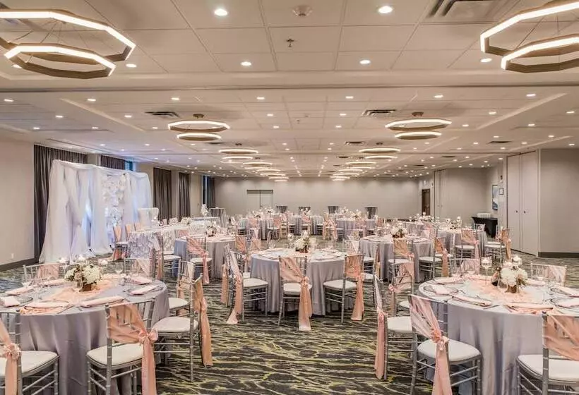 Holiday Inn Hotel & Suites Calgary South Conference Ctr, An Ihg