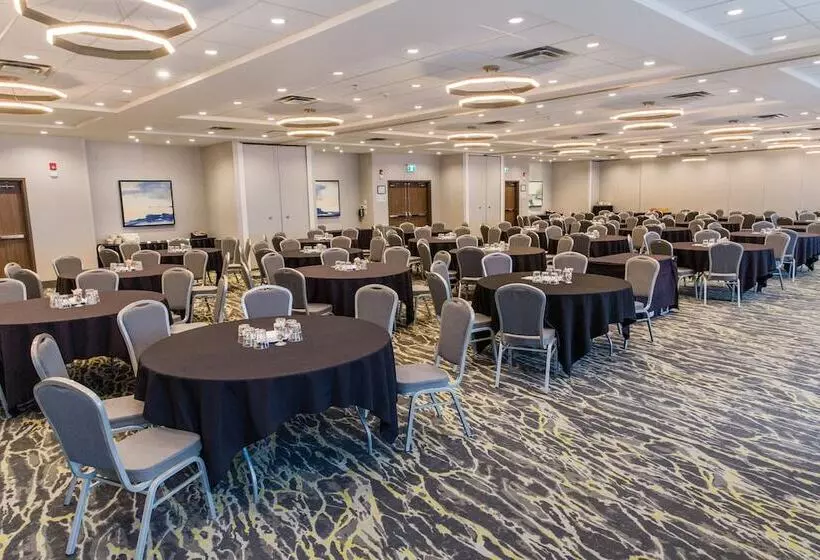 Holiday Inn Hotel & Suites Calgary South Conference Ctr, An Ihg
